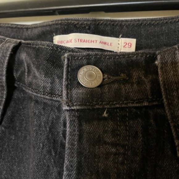 Levi's Ribcage Straight Ankle Jeans - Picture 2 of 5